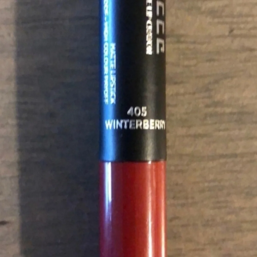 Doucce Red Lip Crayon in Winterberry New in Package